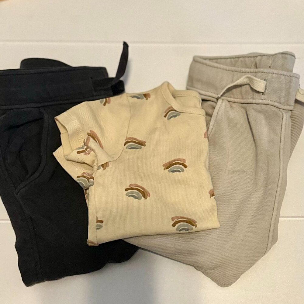 Bundle of 3 H&M 18M 2 joggers & 1 tshirt